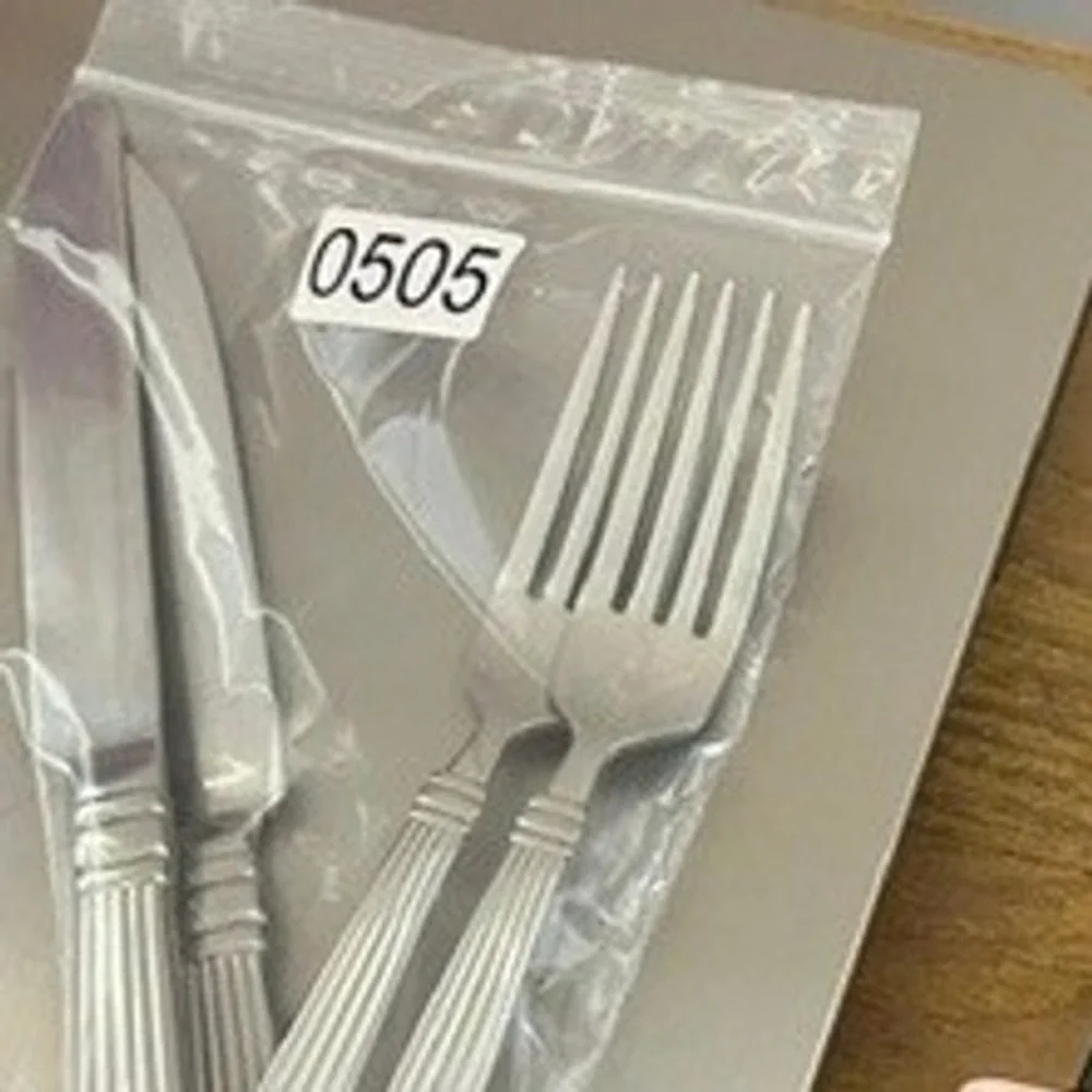 REED & BARTON CRESCENDO II Stainless 18/10 2 Dinner Forks & 2‎ Dinner Knives
